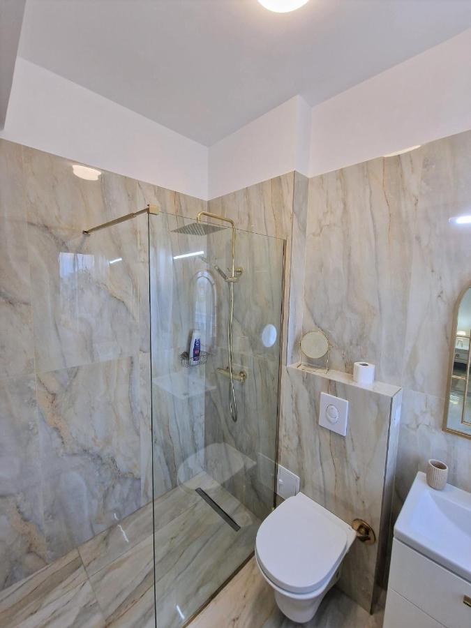 בוקרשט Laroka House Luxury Apartment City Center Universitate מראה חיצוני תמונה