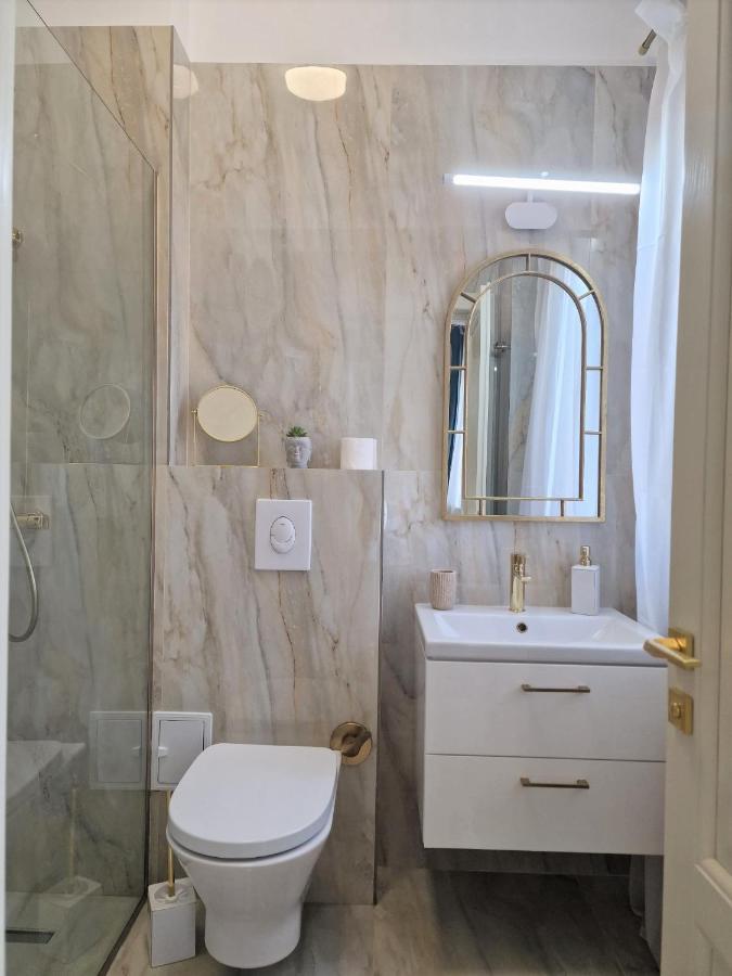 בוקרשט Laroka House Luxury Apartment City Center Universitate מראה חיצוני תמונה
