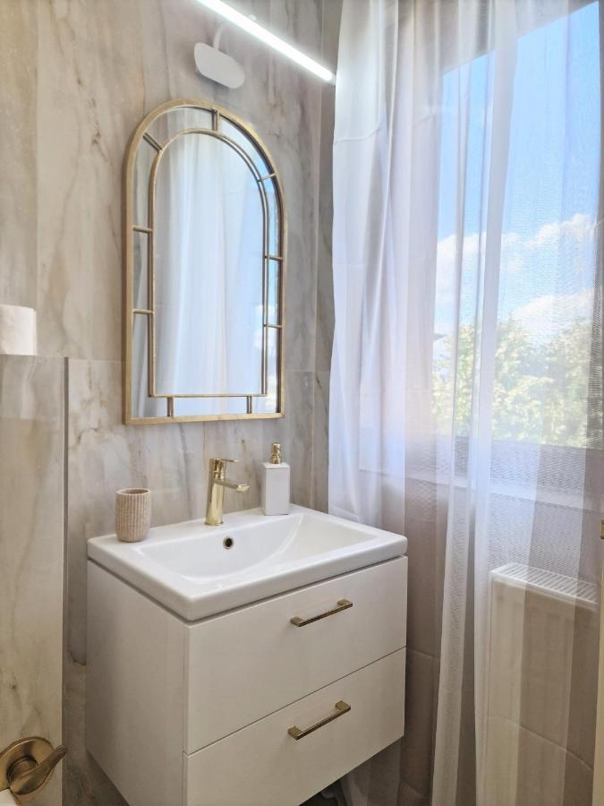 בוקרשט Laroka House Luxury Apartment City Center Universitate מראה חיצוני תמונה
